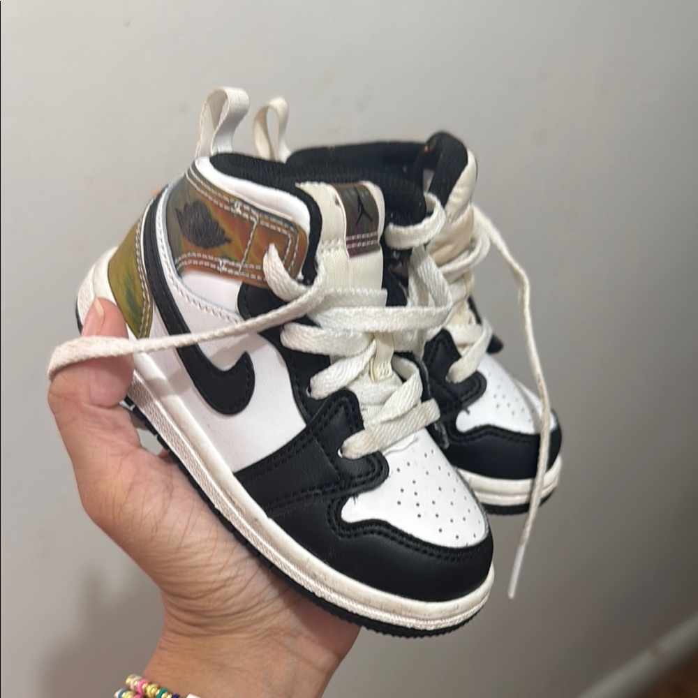 Nike Black and White Sneakers Classic High-Top Design